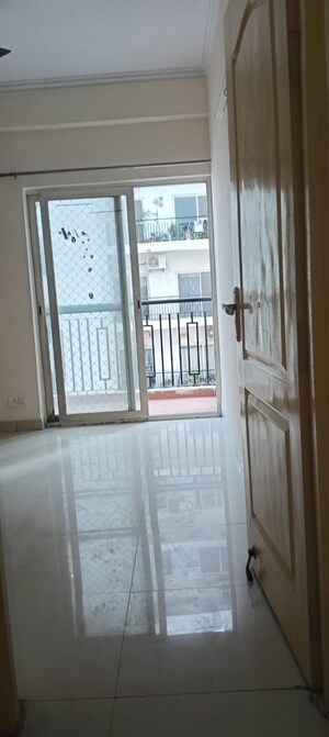 Room in 2 BHK Apartment at Maxblis White House, Sector 75 – for Rent