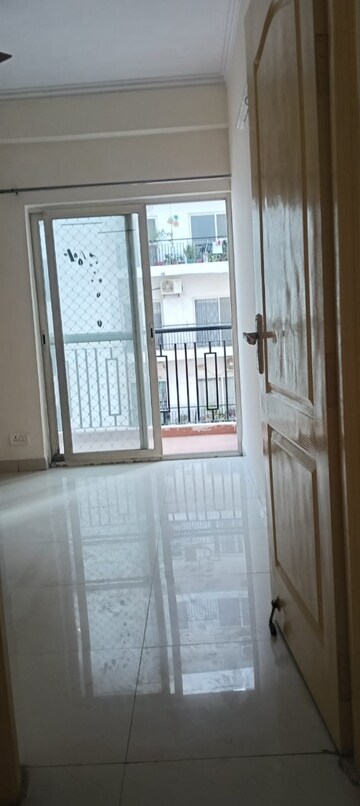 Room in 2 BHK Apartment at Maxblis White House, Sector 75 – for Rent