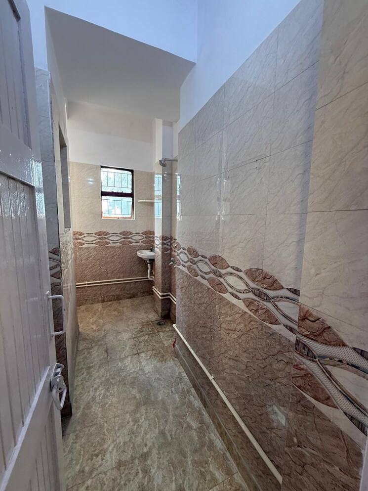 Bathroom, kalkaji 2 Bedroom 1025 Sq.Ft. Builder Floor In Kalkaji Delhi 9704833