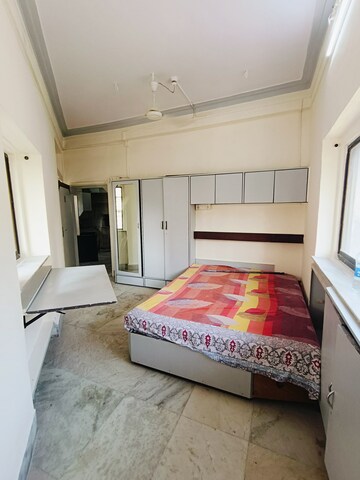 Bedroom in 2 BHK Apartment at Girgaum Chowpatty – for Rent