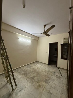 Room in 2 BHK Builder Floor at Chittaranjan Park – for Rent