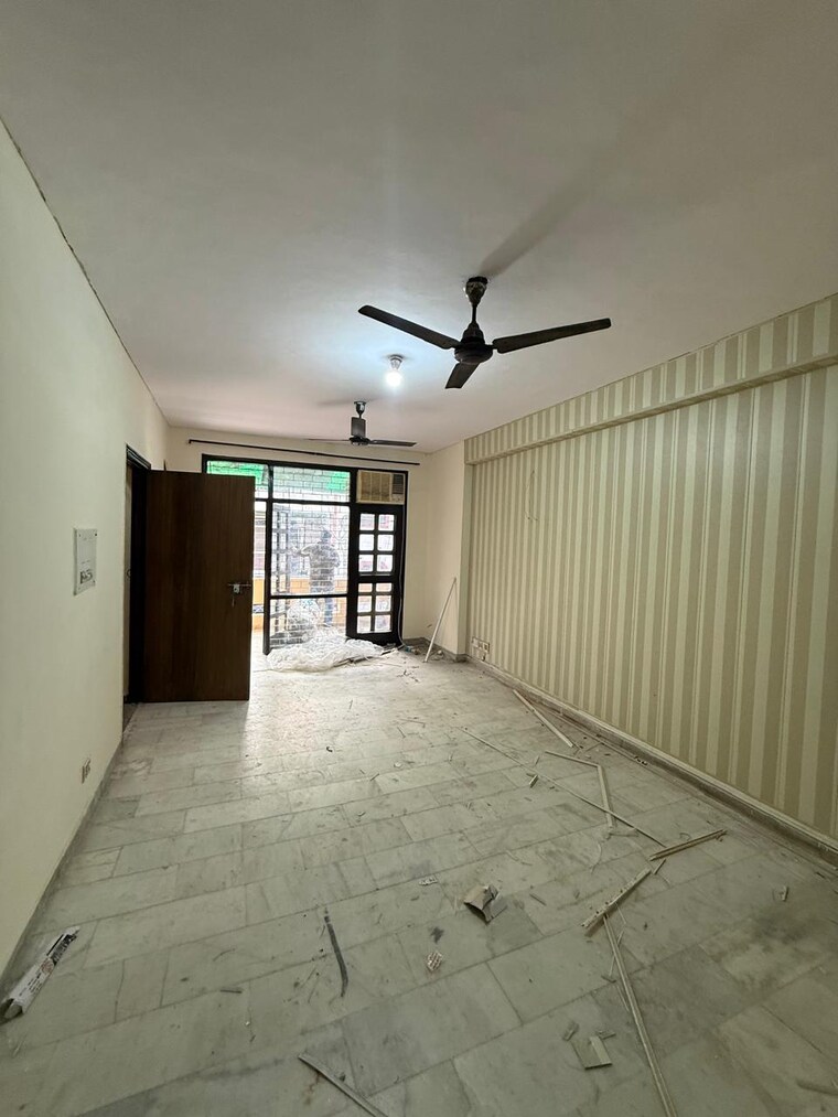 Room, chittaranjan park 2 Bedroom 1300 Sq.Ft. Builder Floor In Chittaranjan Park Delhi 9704841
