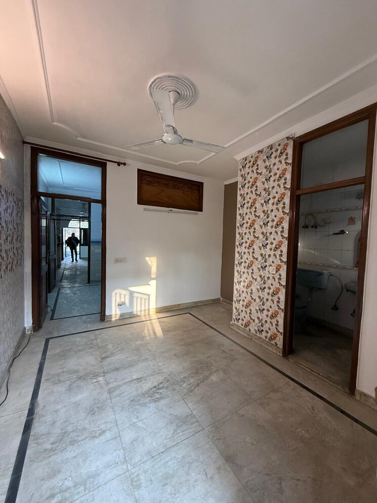 Room, kalkaji 2 Bedroom 100 Sq.Yd. Builder Floor In Kalkaji Delhi 9704847