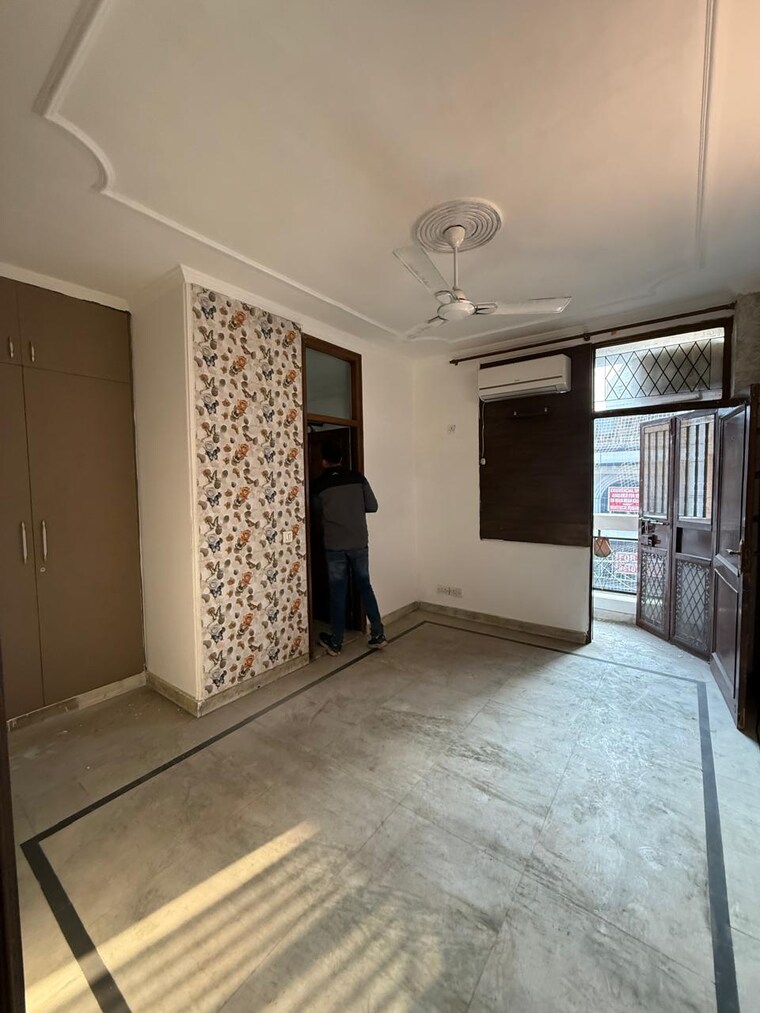 Room, kalkaji 2 Bedroom 100 Sq.Yd. Builder Floor In Kalkaji Delhi 9704847