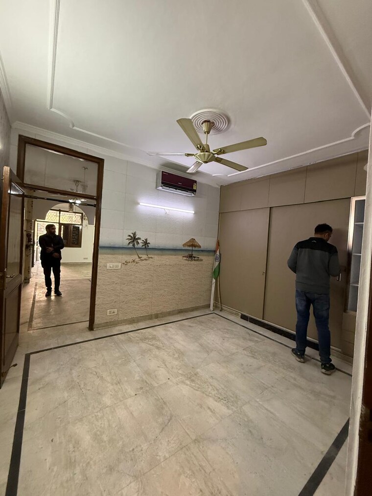 Room, kalkaji 2 Bedroom 100 Sq.Yd. Builder Floor In Kalkaji Delhi 9704847