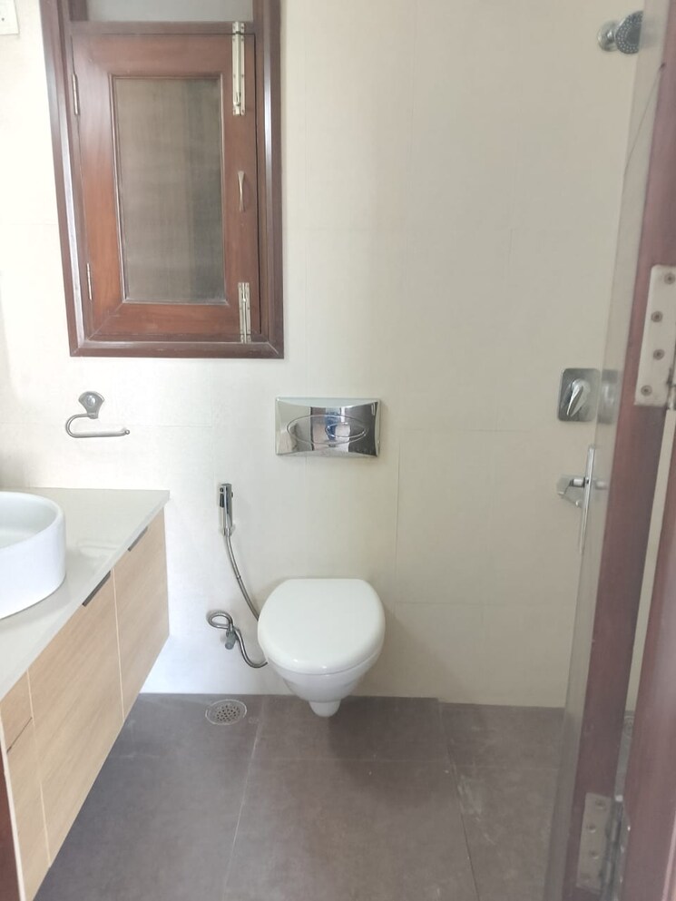 Bathroom, panchsheel enclave 3 Bedroom 2000 Sq.Ft. Builder Floor In Panchsheel Enclave Delhi 9704862