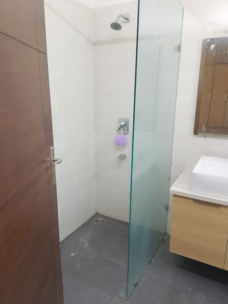 Bathroom, panchsheel enclave 3 Bedroom 2000 Sq.Ft. Builder Floor In Panchsheel Enclave Delhi 9704862