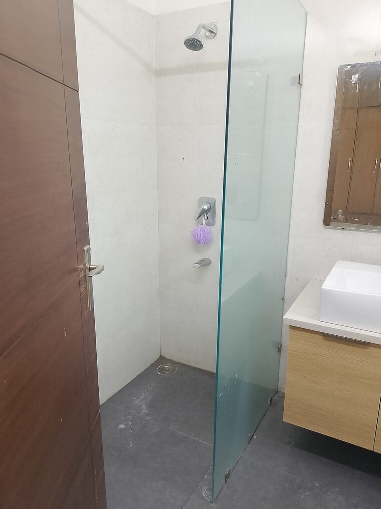 Bathroom, panchsheel enclave 3 Bedroom 2000 Sq.Ft. Builder Floor In Panchsheel Enclave Delhi 9704862