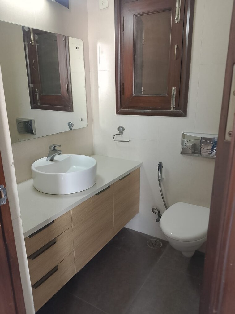 Bathroom, panchsheel enclave 3 Bedroom 2000 Sq.Ft. Builder Floor In Panchsheel Enclave Delhi 9704862