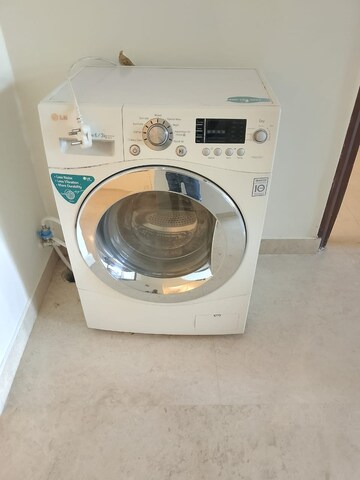 Furnished Amenities in 3 BHK Builder Floor at Panchsheel Enclave – for Rent