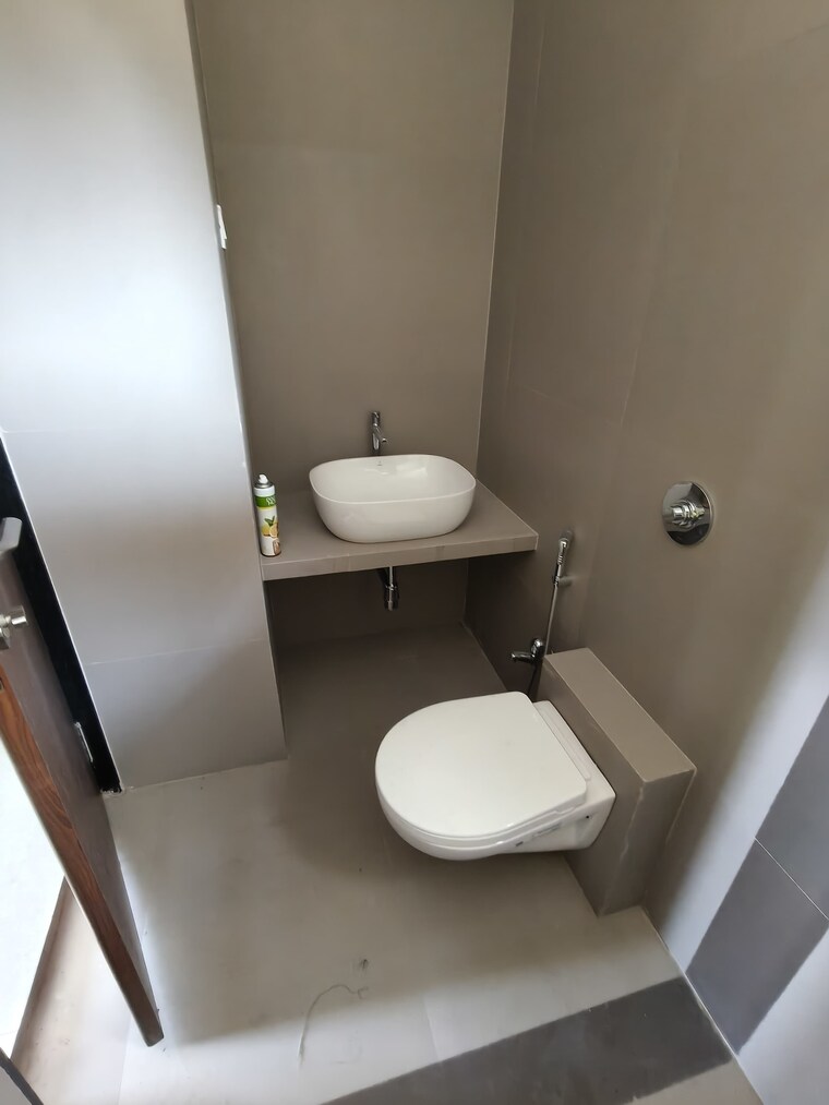 Bathroom, abhilasha-hermes-paras-3 2 Bedroom 831 Sq.Ft. Apartment In Kalyani Nagar Pune 9704868