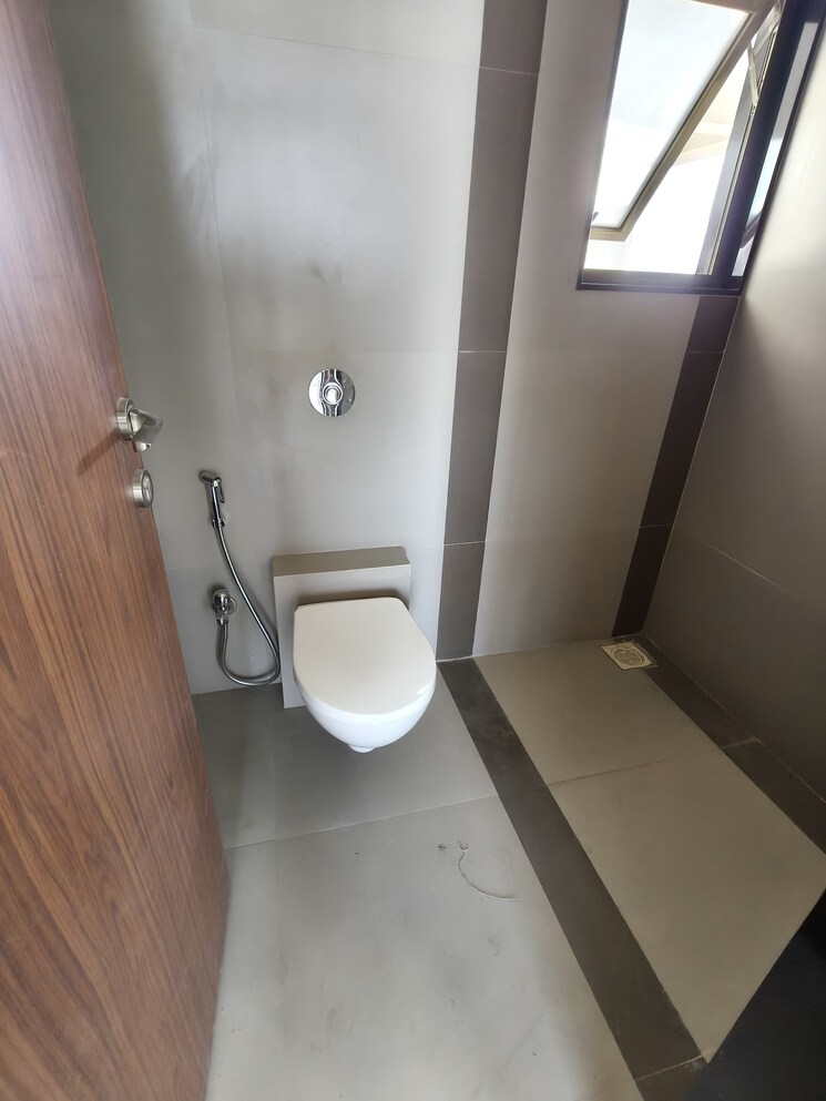 Bathroom, abhilasha-hermes-paras-3 2 Bedroom 831 Sq.Ft. Apartment In Kalyani Nagar Pune 9704868