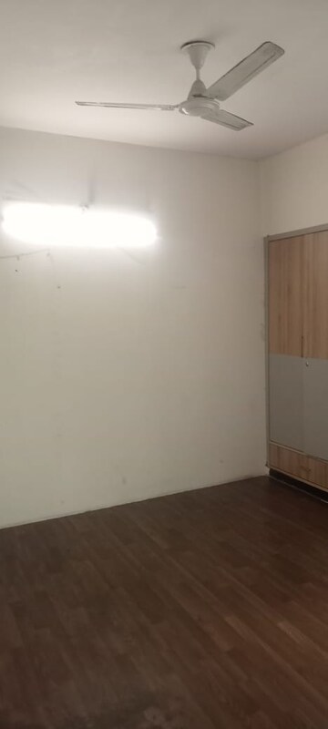 Room in 3 BHK Apartment at BPTP Discovery Park, Sector 80 – for Sale