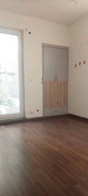 Room in 3 BHK Apartment at BPTP Discovery Park, Sector 80 – for Sale