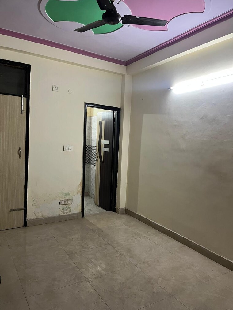 Room, vasundhara sector 1 2.5 Bedroom 80 Sq.Yd. Builder Floor In Vasundhara Sector 1 Ghaziabad 9704915