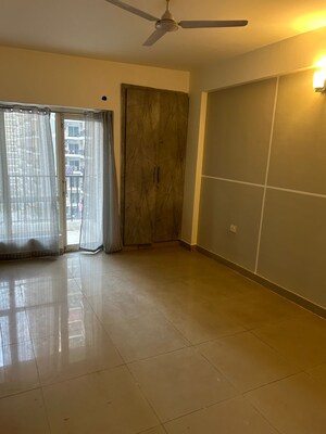 Room in 2.5 BHK Apartment at Panchsheel Greens II, Sector 16 Greater Noida – for Sale