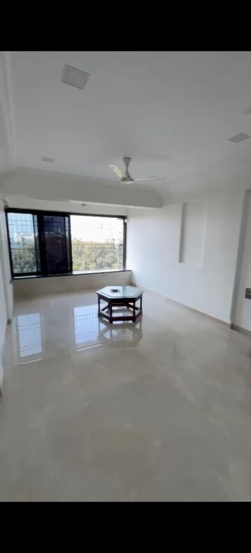 Room in 2 BHK Apartment at Sanjeev Enclave, Andheri West – for Rent