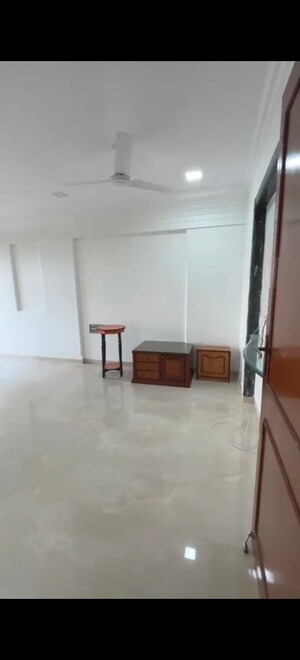 Room in 2 BHK Apartment at Sanjeev Enclave, Andheri West – for Rent