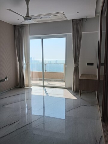 Room in 3 BHK Apartment at Lokhandwala Minerva Mahalaxmi, Mahalaxmi – for Rent