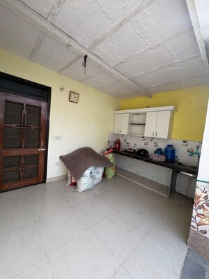 Parking in 1 RK Builder Floor at Vipin Garden – for Rent