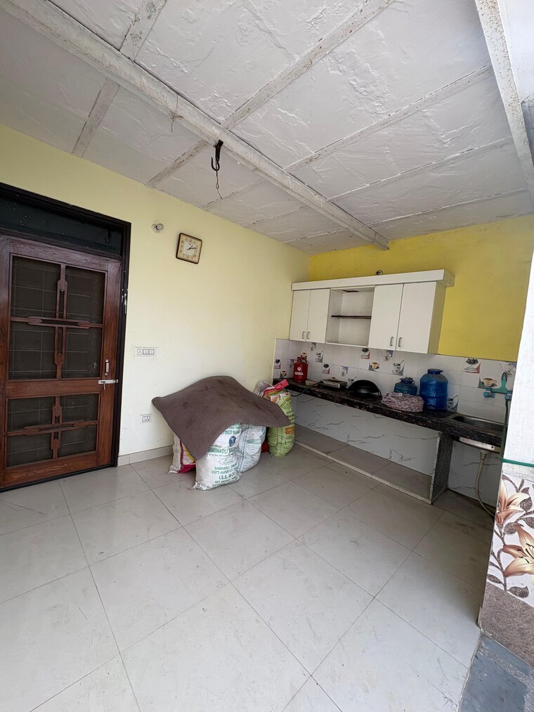  Parking, vipin garden 1 RK 30 Acre Builder Floor In Vipin Garden Delhi 9704970