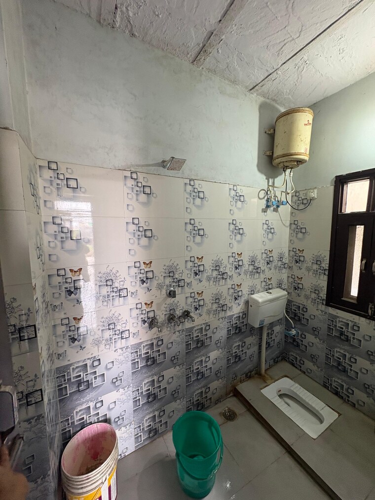 Bathroom, vipin garden 1 RK 30 Acre Builder Floor In Vipin Garden Delhi 9704970