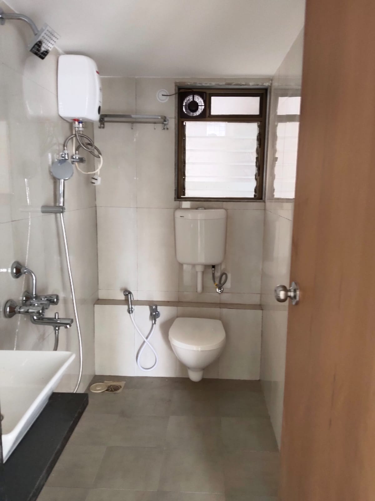 2 BHK + Pooja Room Apartment For Rent in Arihant Tower Vakola