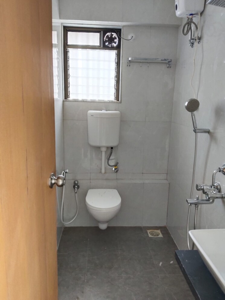 Bathroom, arihant-tower-vakola 2 Bedroom 750 Sq.Ft. Apartment In Santacruz East Mumbai 9704965