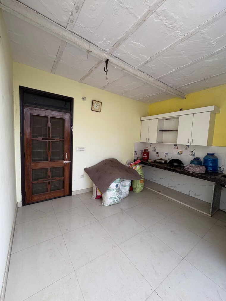  Parking, vipin garden 1 RK 30 Acre Builder Floor In Vipin Garden Delhi 9704970