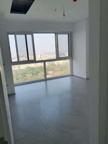 Study Room in 2.5 BHK Apartment at Clover Highlands, Kondhwa – for Rent