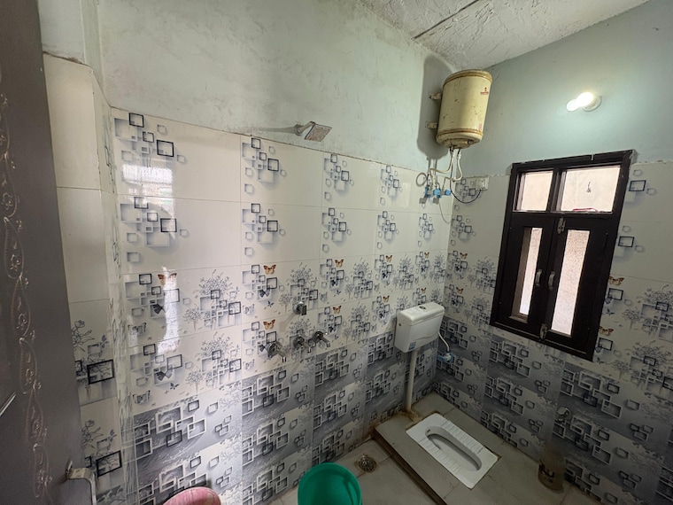 Bathroom, vipin garden 1 RK 30 Acre Builder Floor In Vipin Garden Delhi 9704970
