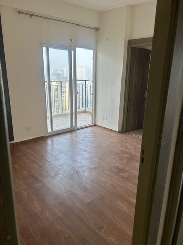 Room in 3 BHK Apartment at Amrapali Enchante, Tech Zone 4 Greater Noida – for Sale