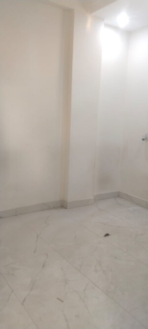 Room in 2 BHK Builder Floor at Vipin Garden – for Rent