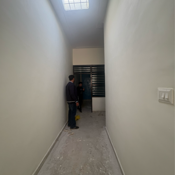 Room in 2 BHK Independent House at Ghazipur – for Sale