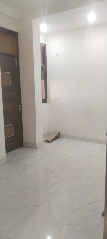 Room in 2 BHK Builder Floor at Vipin Garden – for Rent