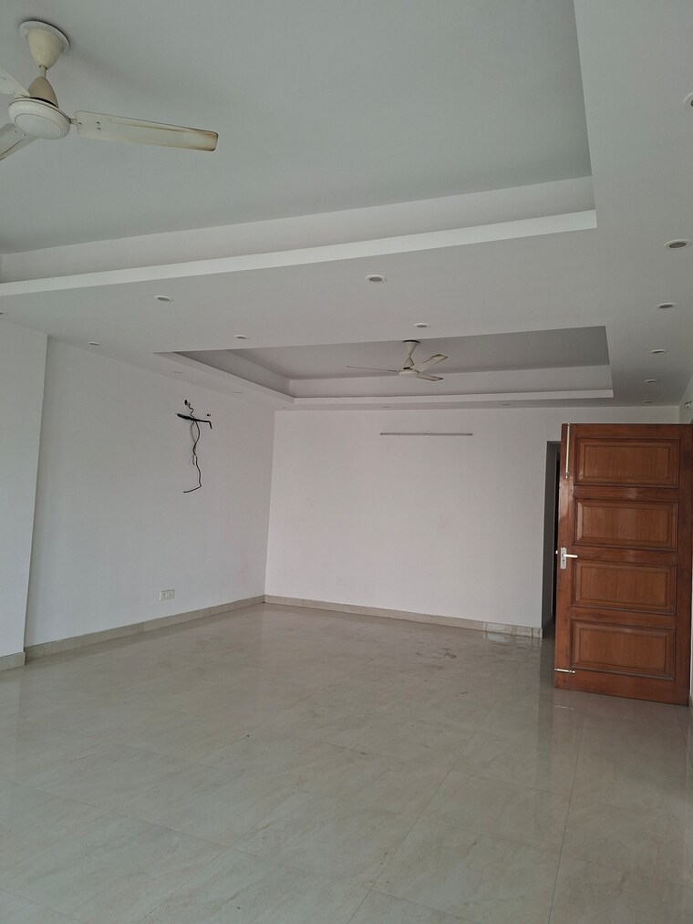 Bathroom, sector 48 3 Bedroom 300 Sq.Mt. Independent House In Sector 48 Noida 9705033