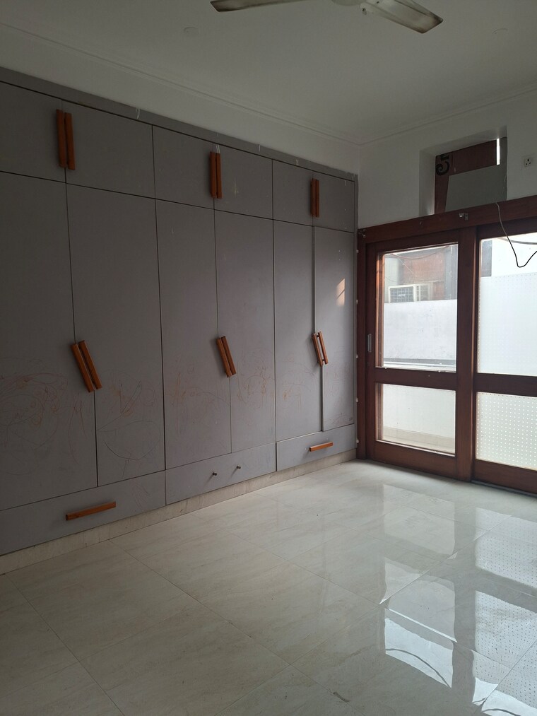 Bathroom, sector 48 3 Bedroom 300 Sq.Mt. Independent House In Sector 48 Noida 9705033