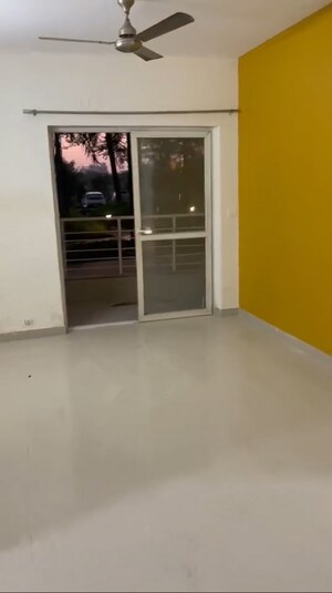 Room in 3 BHK Apartment at BPTP The Resort, Sector 75 – for Sale