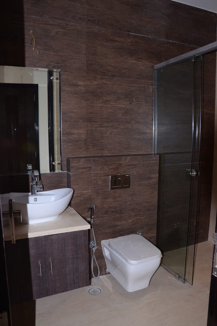 Bathroom, dlf-the-icon 6+ Bedroom 200 Sq.Yd. Villa In Dlf Phase V Gurgaon 9705038