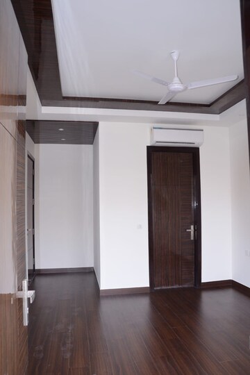 Building Lobby in 6+ BHK Villa at DLF The Icon, Dlf Phase V – for Sale