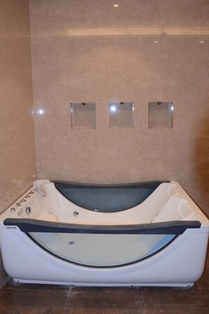 Bathroom in 6+ BHK Villa at DLF The Icon, Dlf Phase V – for Sale