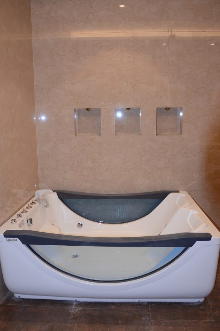 Bathroom, dlf-the-icon 6+ Bedroom 200 Sq.Yd. Villa In Dlf Phase V Gurgaon 9705038
