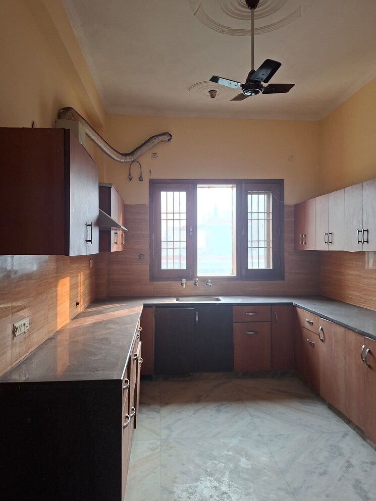 Kitchen, rwa-apartments-sector-45 3 Bedroom 300 Sq.Mt. Independent House In Sector 45 Noida 9705042