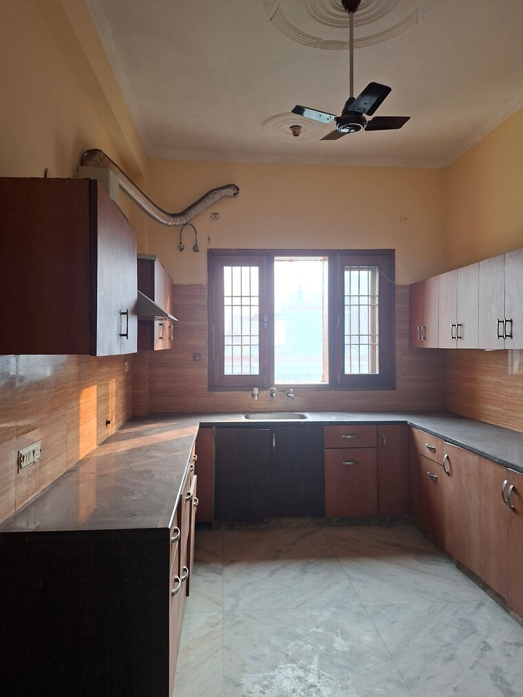 Kitchen, rwa-apartments-sector-45 3 Bedroom 300 Sq.Mt. Independent House In Sector 45 Noida 9705042