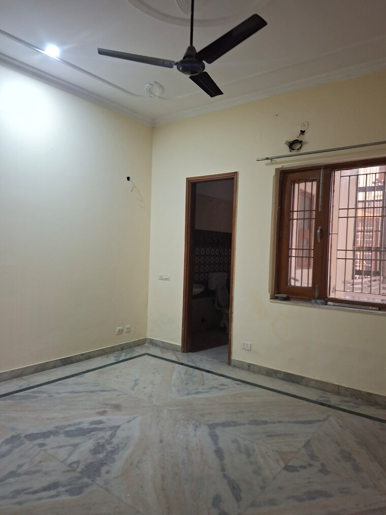 Balcony, rwa-apartments-sector-45 3 Bedroom 300 Sq.Mt. Independent House In Sector 45 Noida 9705042