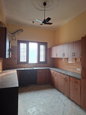 3 BHK Independent House For Rent in RWA Apartments Sector 45, Sector 45