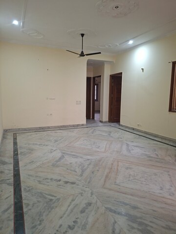 Room in 3 BHK Independent House at RWA Apartments Sector 45, Sector 45 – for Rent