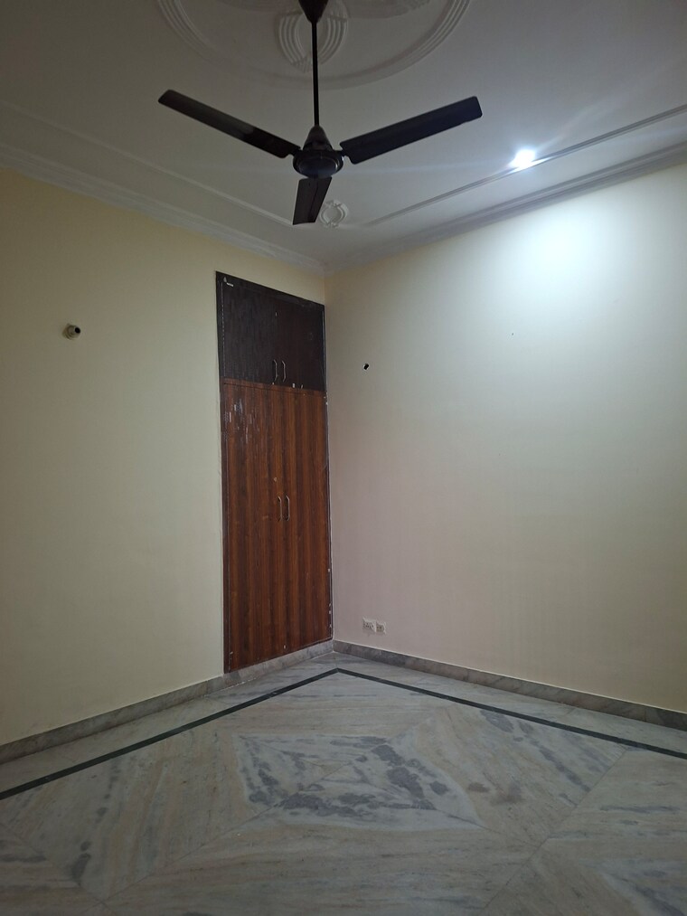 undefined, rwa-apartments-sector-45 3 Bedroom 300 Sq.Mt. Independent House In Sector 45 Noida 9705042