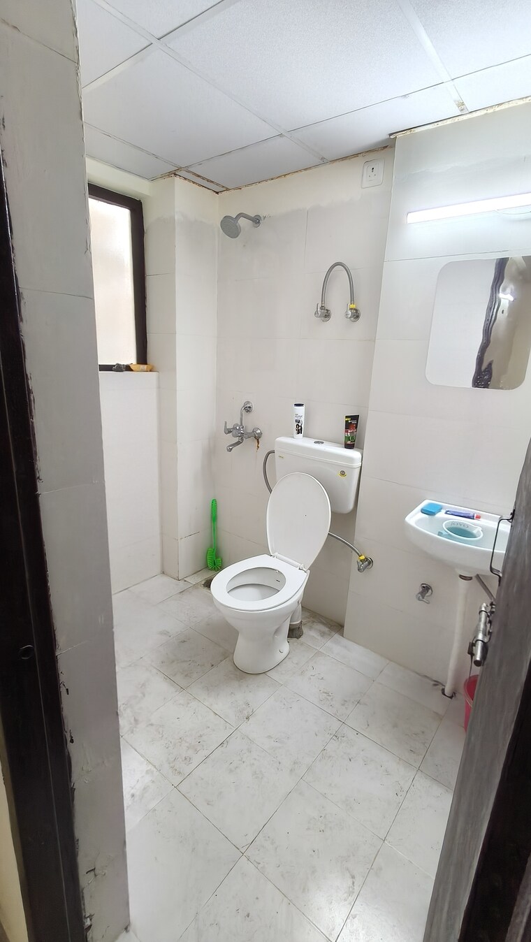 Bathroom, amolik-sankalp 3 Bedroom 851 Sq.Ft. Apartment In Sector 85 Faridabad 9705068