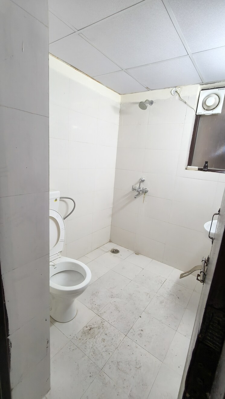Bathroom, amolik-sankalp 3 Bedroom 851 Sq.Ft. Apartment In Sector 85 Faridabad 9705068